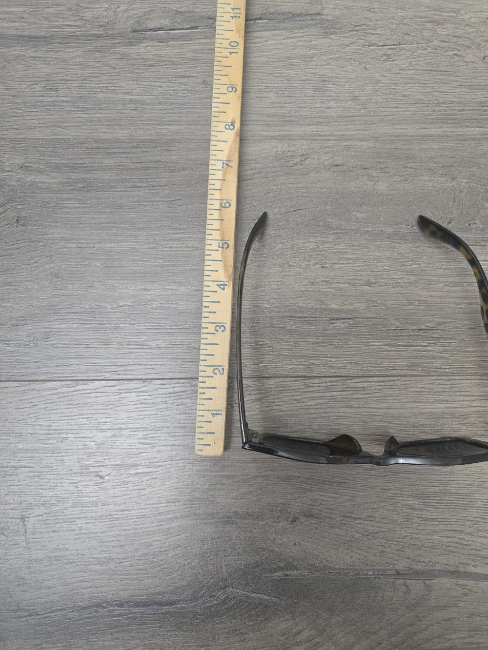 Ray-Ban RB2140 Original Wayfarer Classic, featuring a distinct Havana tortoise